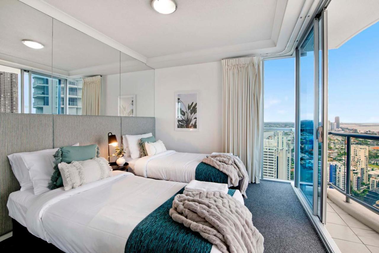 High Floor - Chevron Renaissance - Self Contained & Privately Managed - Wow